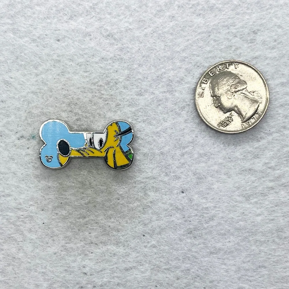 🔮 5/$25 Disney Pluto Bone Pin